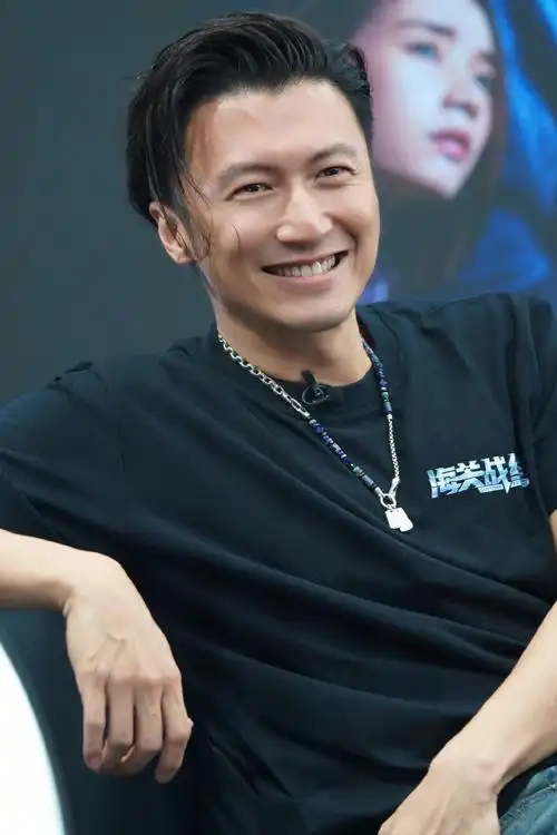 电影海关战线新浪特训日#我在在电影《海关战线》扫楼现场拍的谢霆锋