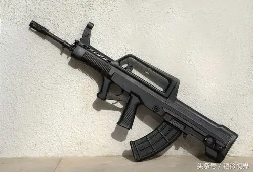 解放军的标配做工精细的95式自动步枪