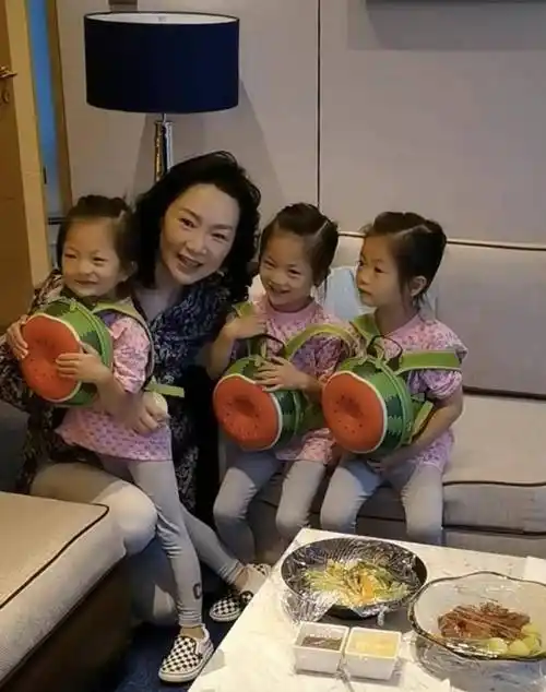 歌唱家吕薇:男友癌症离世,感情生活有遗憾,51岁婚姻状况成迷?