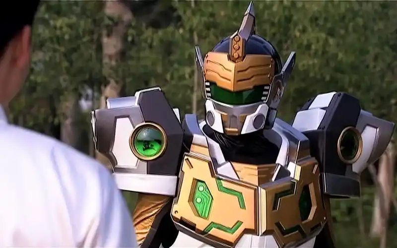 金刚铠甲的三位召唤人都有谁?库忿斯实力最弱,小刚也不是最强