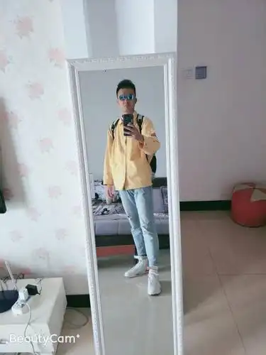 姑娘们觉得这男生如何?身高一米八七