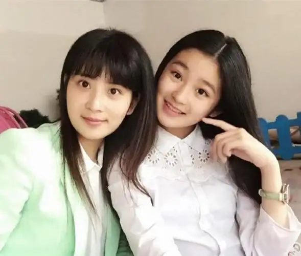 柴蔚:19岁仙气喷发,长相酷似林青霞,与母亲同框似姐妹_网友_时候_因为