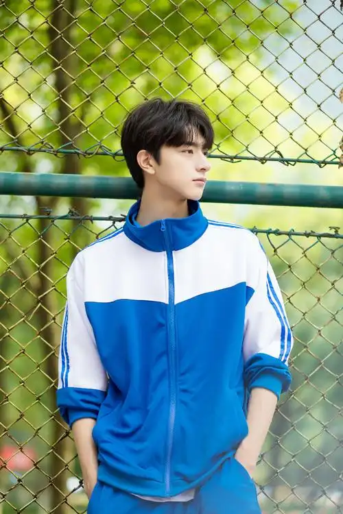 林一校园写真诠释清新校草风