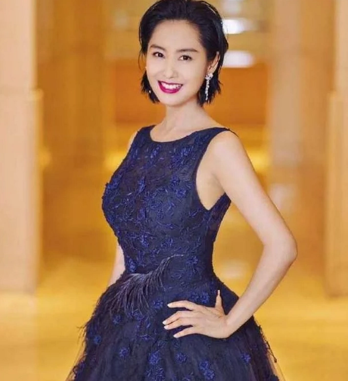 矮个子的女星,赵丽颖只有158,她不足155却成为很多人心中的女神