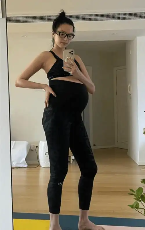 与雎晓雯结婚,两人在2022年8月3号领证,由于雎晓雯通过检查发现怀孕