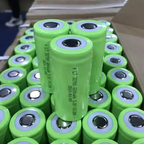 32700磷酸铁锂6000mah动力5c/3.2v低速车三轮车电动车ups家用储能