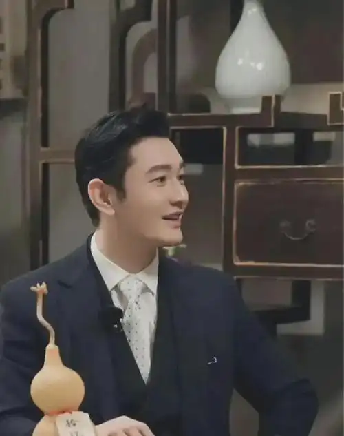 黄晓明为新戏突破增肥20斤变油腻大叔想模仿贾玲狂捞34亿