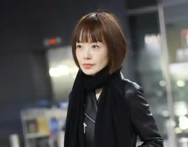 53岁鲁豫与34岁阿云嘎疑似同居,且交往4年,相差19岁是