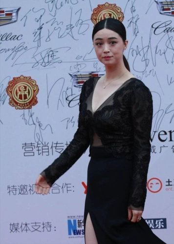 蒋欣太爱穿蕾丝裙看着有点显壮清纯端庄风穿搭更合适