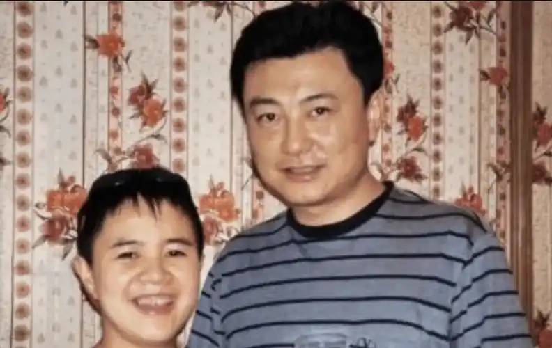 原创57岁金龟子刘纯燕升级当姥姥女儿14岁开始与丈夫谈恋爱终于修成