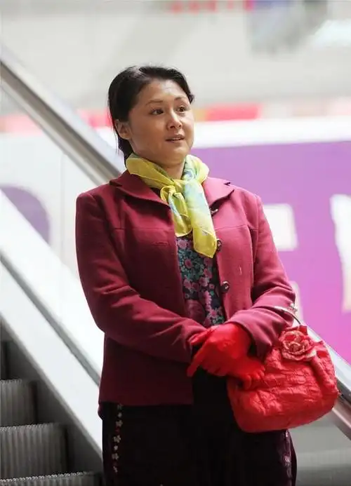 谢大脚于月仙去世大家只看到土土的她年轻时撞脸芭比娃娃