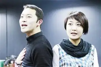 浙江卫视主播左岩亮相话剧《甜蜜蜜》排练现场