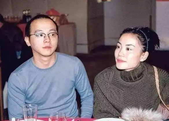 王菲前夫资料1,窦唯,王菲第一任丈夫,1969年10月14日出生于北京,中国