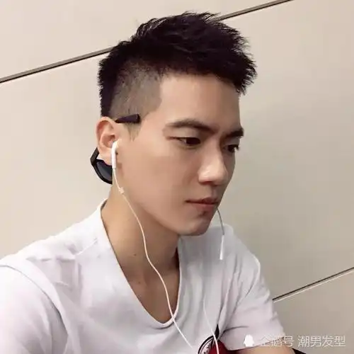 00后的你,理发只会说"两边剪短"?3款时尚帅气的男生发型参考!