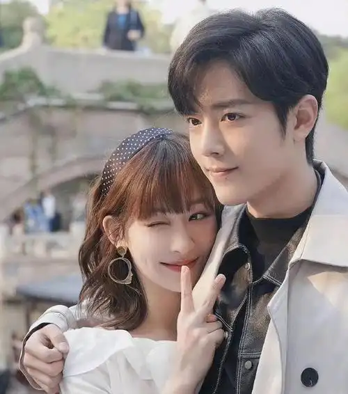 肖战杨紫恋情曝光?两人被拍到用同一辆车,网友:太巧了吧-男明星网