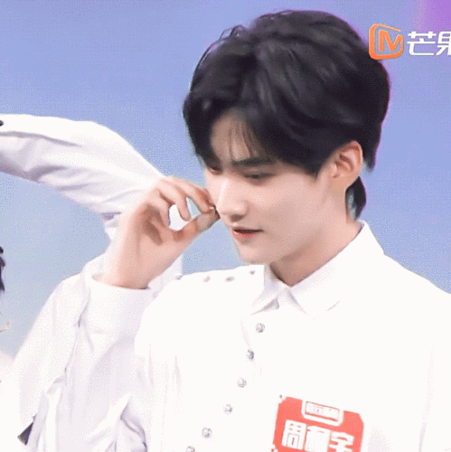 很眼熟之类的 那我就来发一则考古吧 gif 快本之动态周柯宇 感觉他动