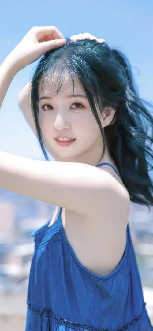 吊带裙纯欲甜美女蓝色壁纸