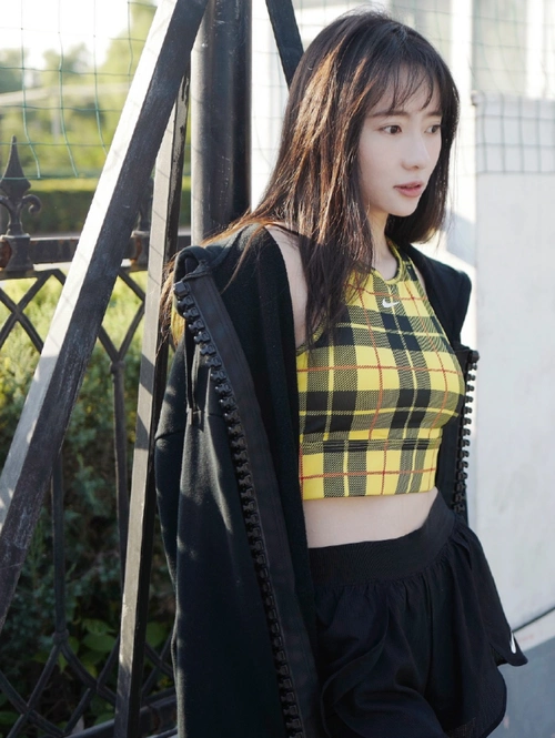 《爱情公寓》诺澜腰最细?原本我不信,当她穿上儿童衣后我跪了