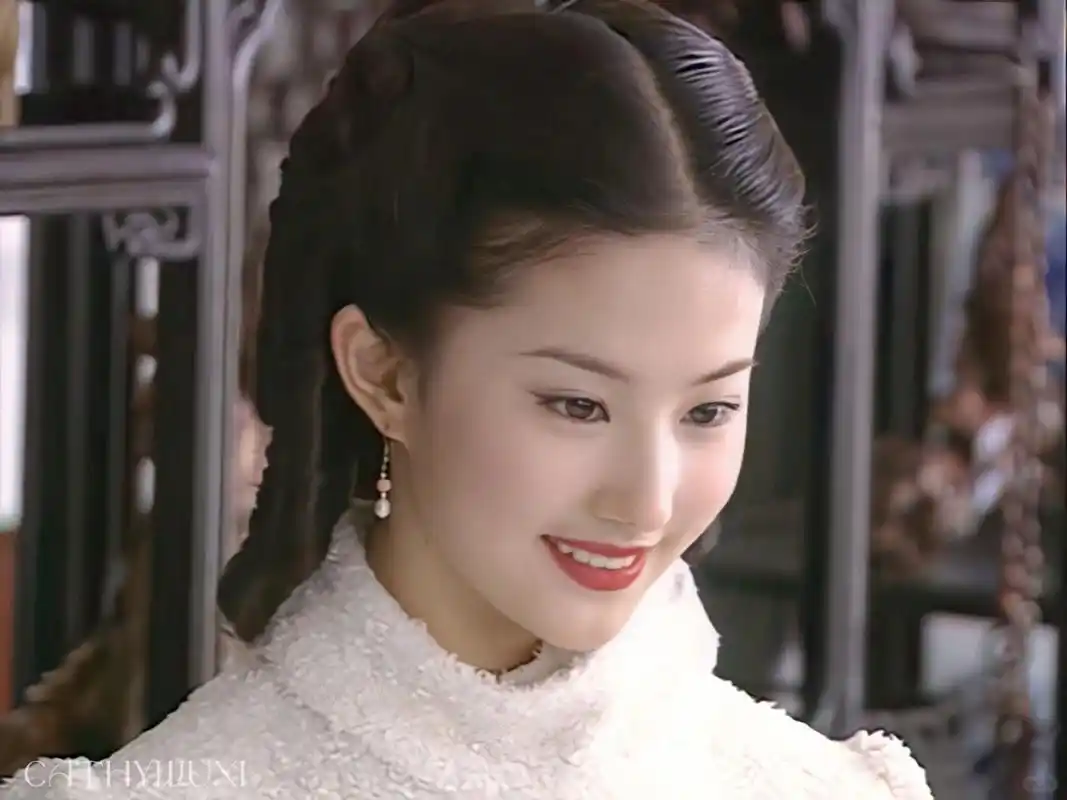最近翻到了一组刘亦菲十四岁时拍摄《金粉世家》饰演白秀珠时期的旧照