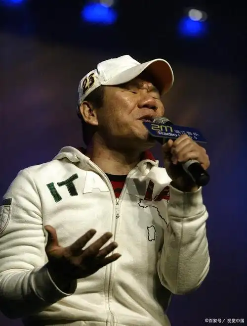 令人难以预料的是,草根歌手刀郎,在十年的退圈后,以毫无营销的方式