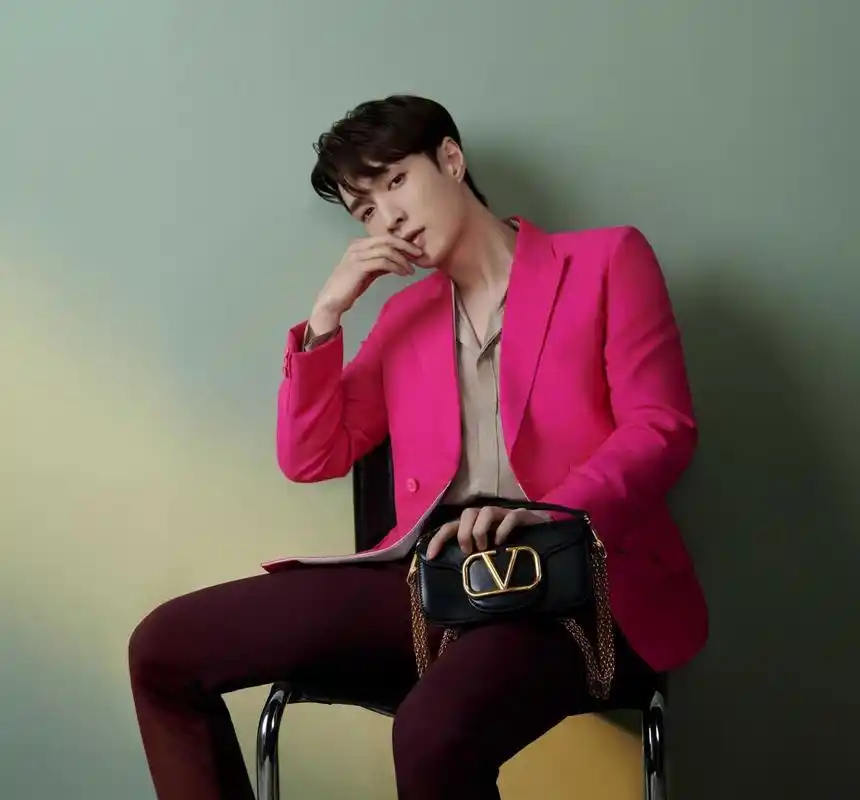 张艺兴,郑秀妍最新同框照来啦,帅哥美女在一起的画面简直太养眼了