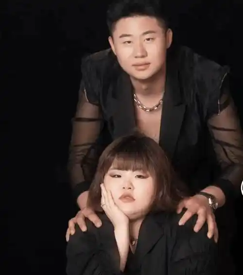 白小白徒弟大萌即将大婚,结婚照上面露笑容_白大_直播_婚礼