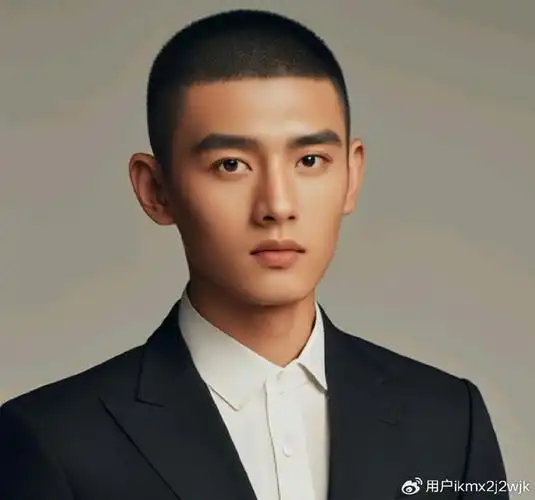 男发剪来剪去,最有型还是超短小寸头,精神利落免打理|寸头|发型|精神