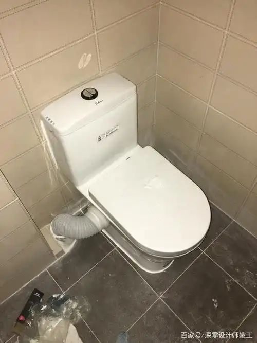 为什么会有这种马桶?侧面排水除了丑,还是丑,我家刚装上就想拆