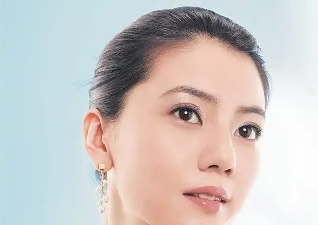 高圆圆牙齿矫正前后对比照 爆牙太妹变美女