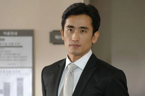 《车仁表》发行了车仁表沉闷又帅气的剧照