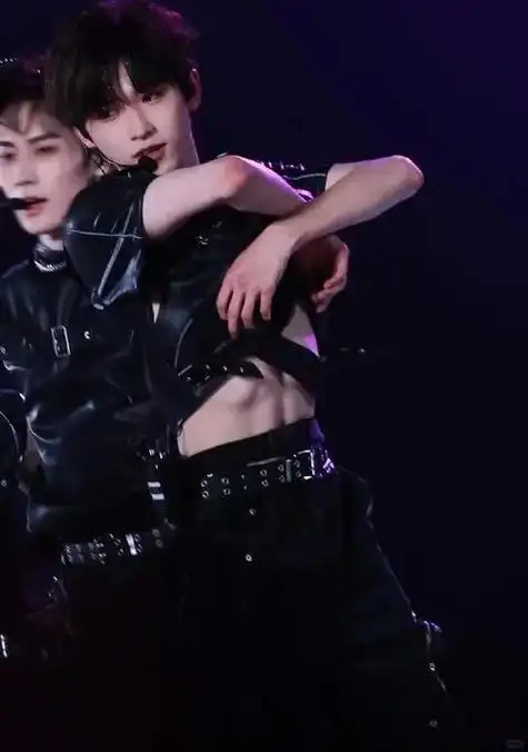 时代少年团 腹肌照 绝绝子 养成系  马嘉祺 丁程鑫 宋亚轩 刘耀文