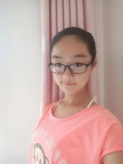 哪张照片看起来更成熟?