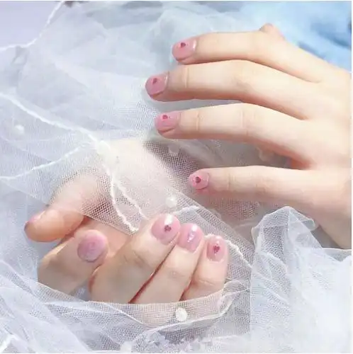 短甲美甲清透(夏天流行的手指甲美甲款式图片)