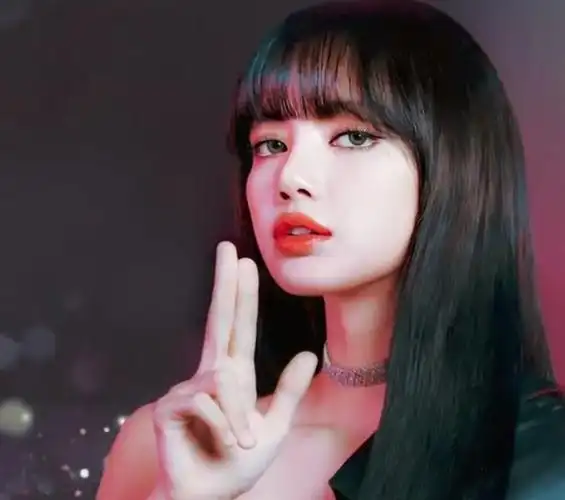 她是韩国顶级女团black pink 成员,人称人间芭比的宝藏女孩lisa