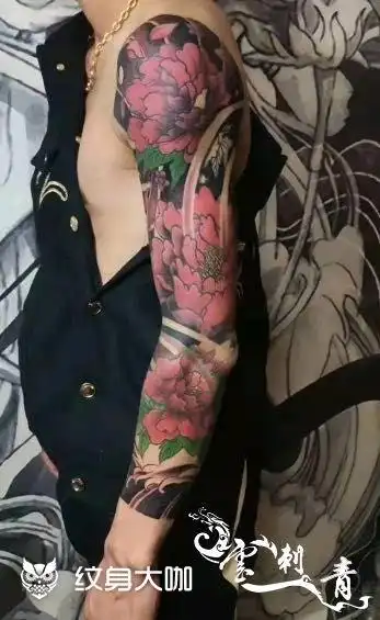 牡丹花臂手臂新传统 作品简介:无微信联系牡丹花臂手臂新传统 作品