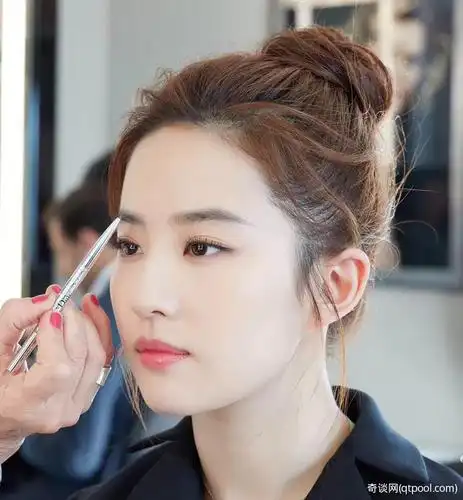 学刘亦菲柔焦妆随时自带美颜