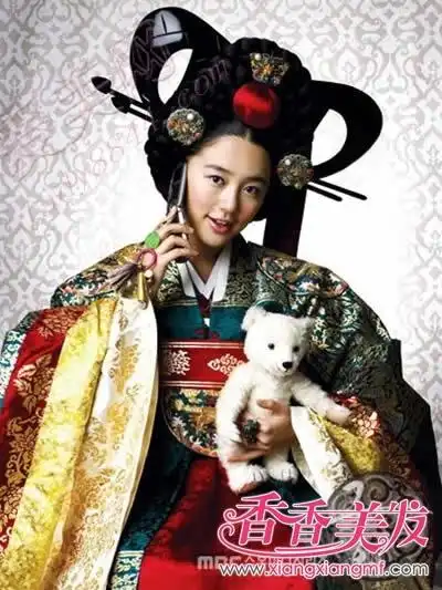 首页 发型diy 盘发步骤 古典韩国宫廷盘发 简单的韩式盘发图解步骤