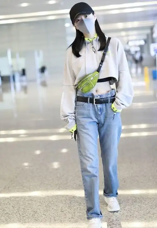 景甜真适合细眉毛一身黑色长裙配牛奶肌豪门大户气场勾人