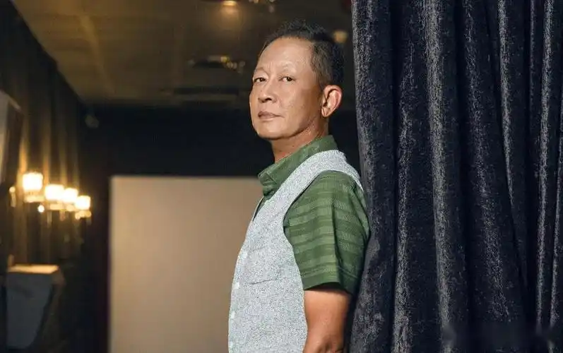 演员王志文坚守自我告别坑上低头拒绝与冯小刚合作