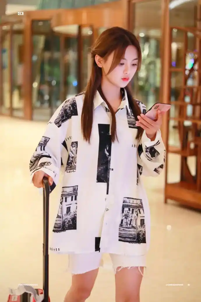 杨超越今日份打工结束@火箭少女101_杨超越