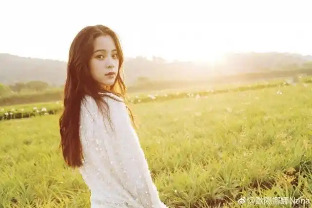 房祖名爆热恋欧阳娜娜,成龙松口两人感情进度