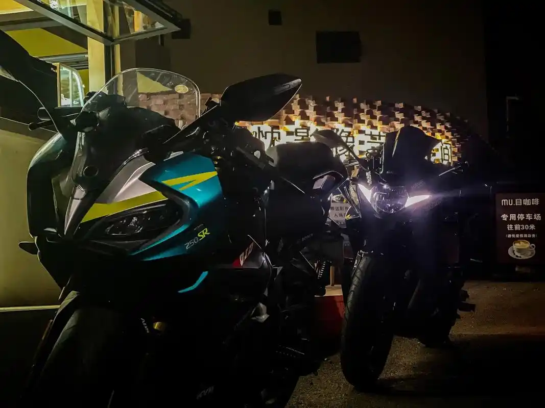 夜骑 #爱机车爱生活 #铃木gsx250r #机车摄影 - 抖音