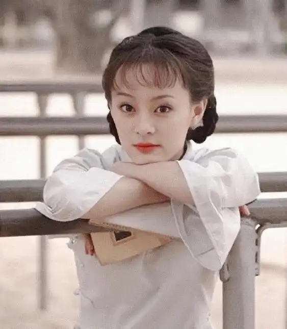 孙俪民国扮相好甜,笑起来太明媚,网友:因为演技低估了她的颜值
