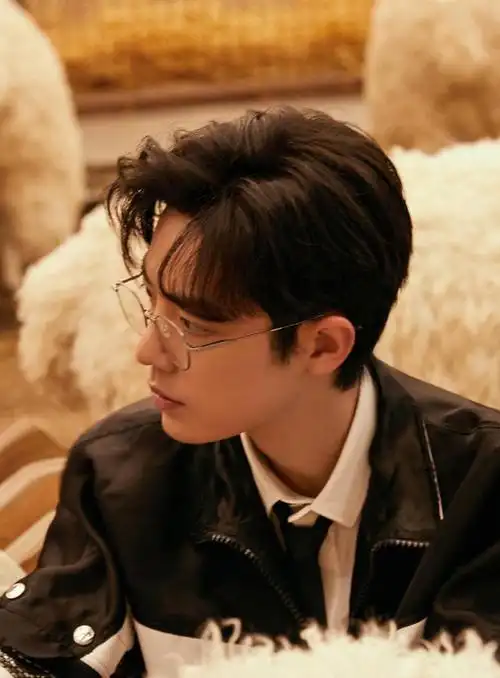 肖战眼镜杀——亮相skp-s活动现场写真