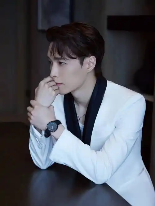 盘点国内男明星完美侧颜,谁才是你心中360度无死角完美男神呢?