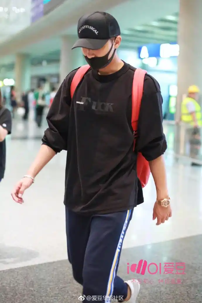 [黄子韬][新闻]180913 黄子韬深夜现身北京机场 将助力《潮音战纪》