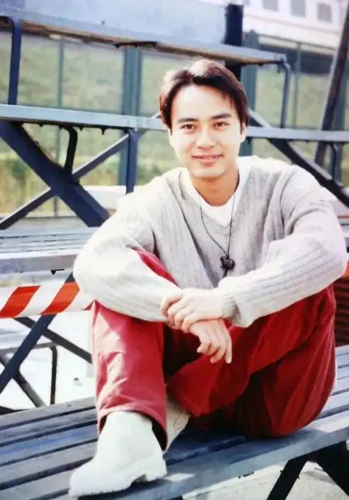 宝丽金双子星,李克勤与黄凯芹的人生走向,为何中间总夹着周慧敏?