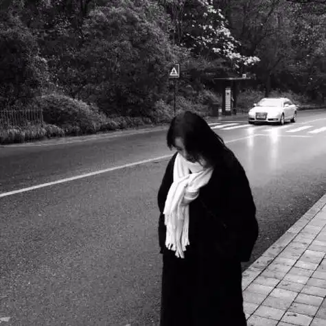 女生头像霸气侧脸头像黑白女生十分的可爱唯美