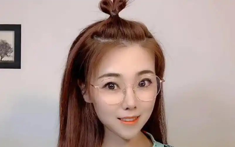 告别手残党,适合圆脸,超简单的爱心丸子头夏日发型 简单发型 爱心丸子