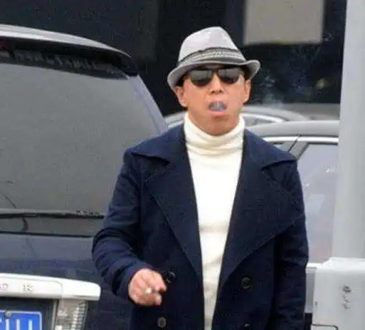 可是让人看了不寒而栗,而在这部剧当中,经常出现孙红雷抽烟的镜头,不